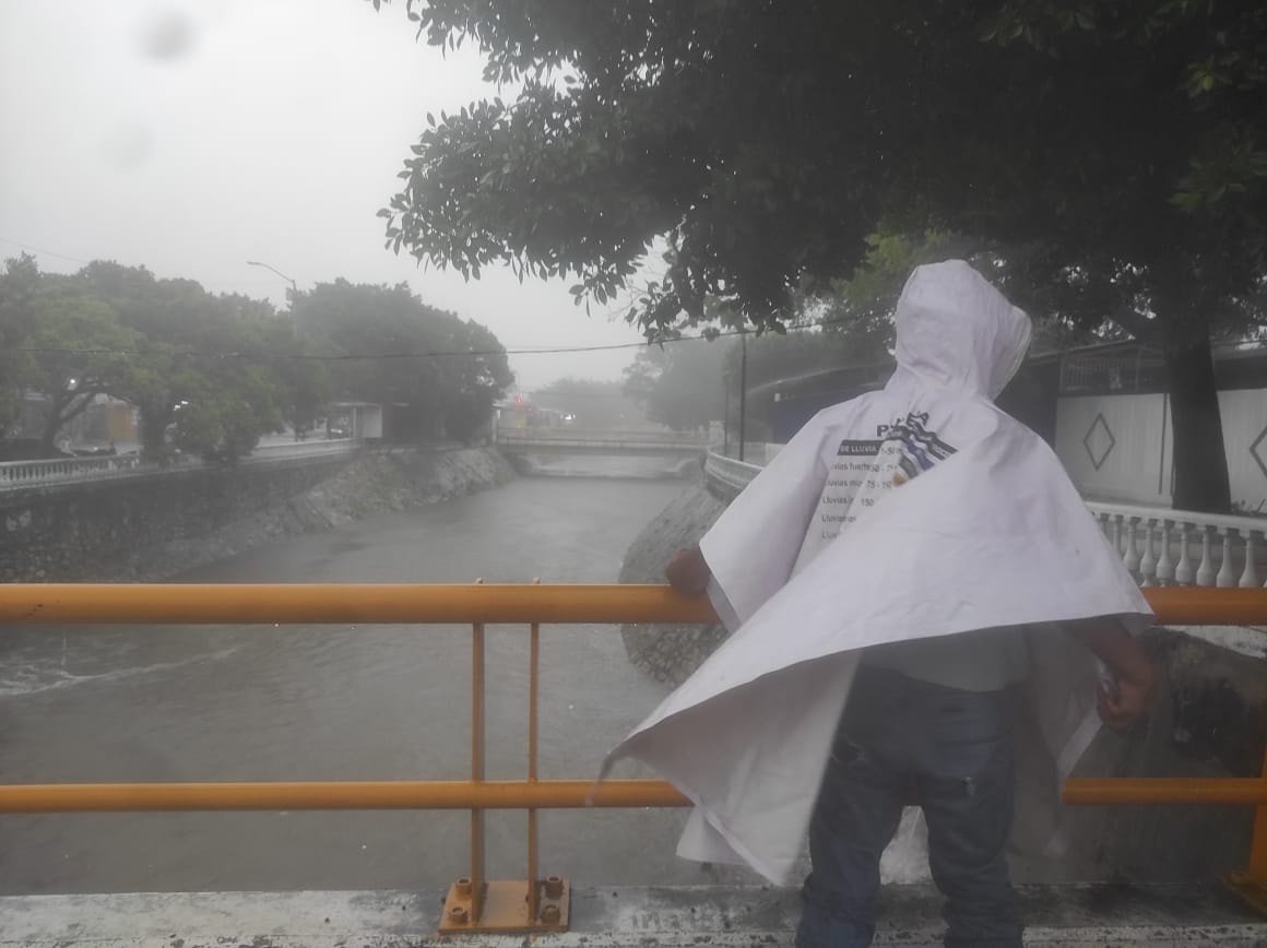 Fuertes lluvias dejan inundaciones, autos arrastrados y un desaparecido en Tuxtla