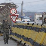 Corea del Norte atraviesa la frontera