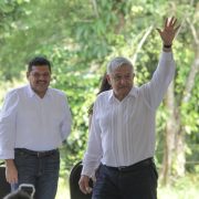 https://lachispa.mx/politica/javier-corral-denuncia-persecucion-politica-tras-asumir-como-senador-y-acusa-a-pan-y-pri-de-maniobra-en-su-contra/