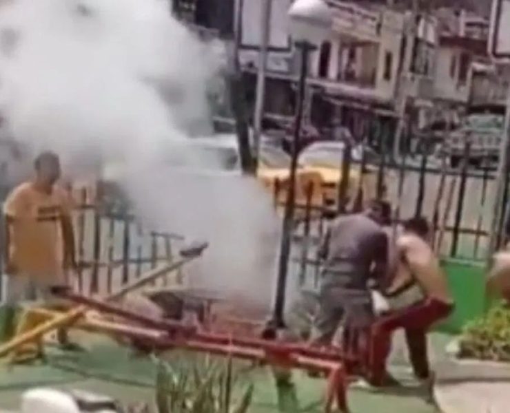 ¡Tragedia! Descarga eléctrica en un parque deja un muerto y cuatro heridos (VIDEO)