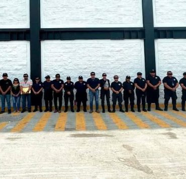 Detienen a 21 policías