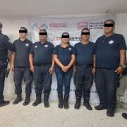 5 policias